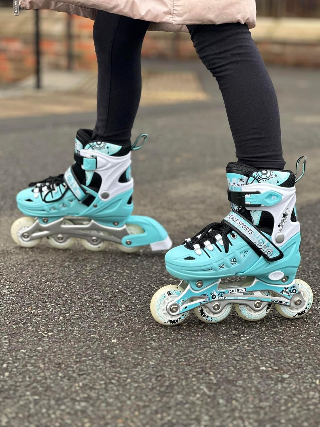 Scale Sports - Adjustuble Roller Skates with light up wheels for children and adults | Mint